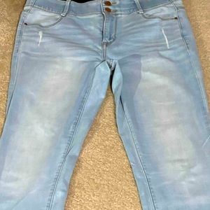 Apt. 9 Tummy control jeans. (Straight leg)